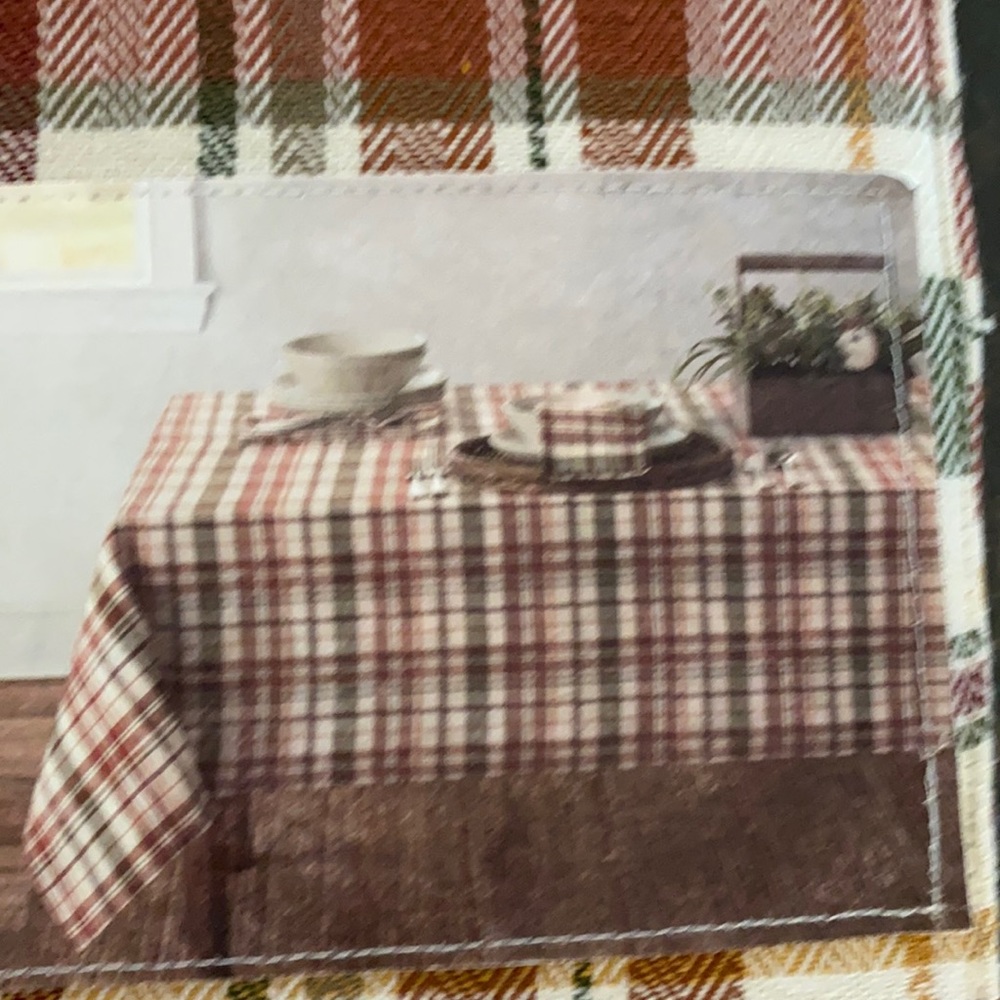 Bee and willow table cloth